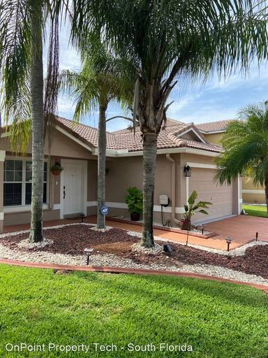 Main picture of 785 SW 117th Ave