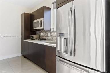 Main picture of 6414 NW 105th Pl