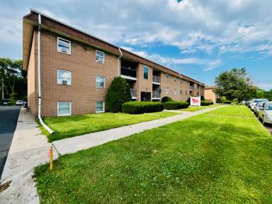 Main picture of 1405-11 E Chicago St