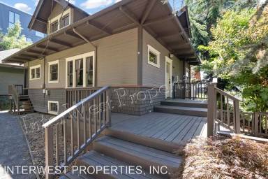 Main picture of 3220 N Michigan Ave