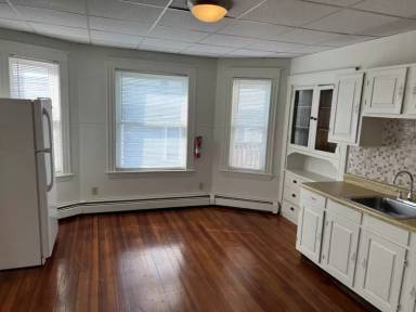 Main picture of 192 Grove St