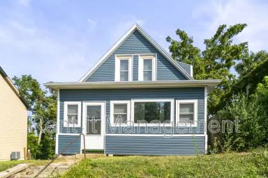 Main picture of 3042 Cottage Grove Ave