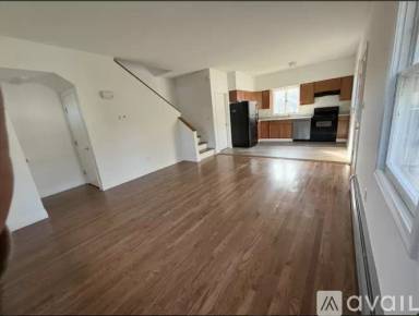Main picture of 143 E High St