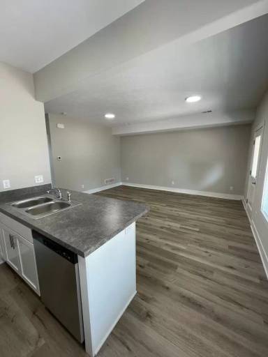Main picture of 487 W Southern Ave