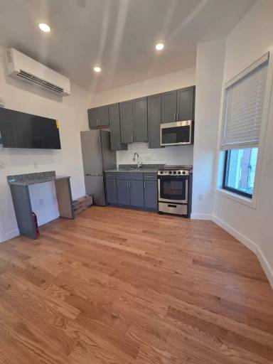 Main picture of 165 Hawthorne St