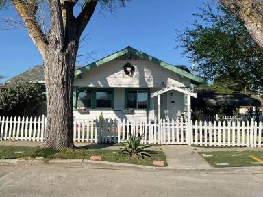 Main picture of 1143 Wall St