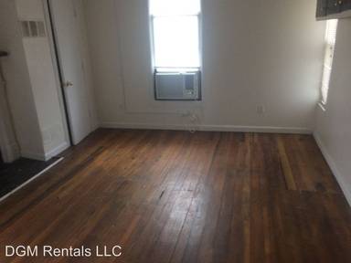 Main picture of 17 N Sycamore St