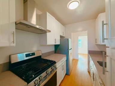Main picture of 4751 Narragansett Ave
