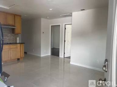 Main picture of 1635 E San Antonio St