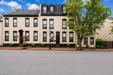 Main picture of 1500 Menard St