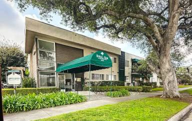 Main picture of Royal Oaks Apartments