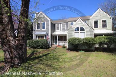 Main picture of 915 Russell St