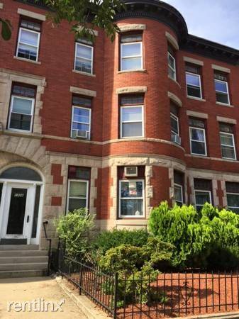 Main picture of 1906 Beacon St