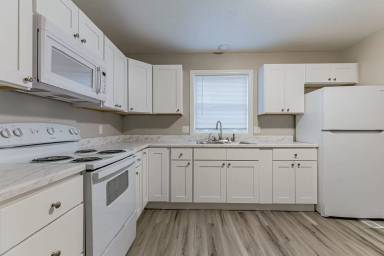 Main picture of 1601 Kings Way - B