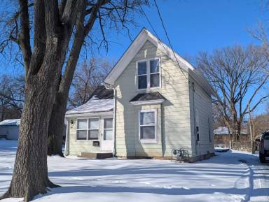 Main picture of 410 N Henrietta Ave