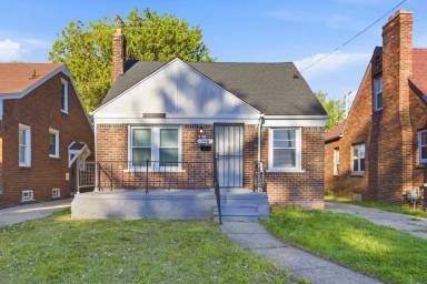 Main picture of 18488 Waltham St