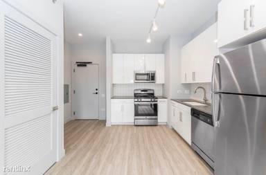 Main picture of 330 S Wells