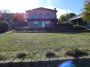 Main picture of 1612 W 7th St
