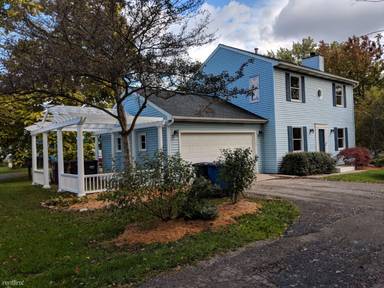 Main picture of 1527 S Maple Rd