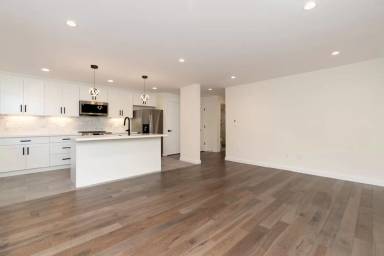 Main picture of 908 N 72nd St