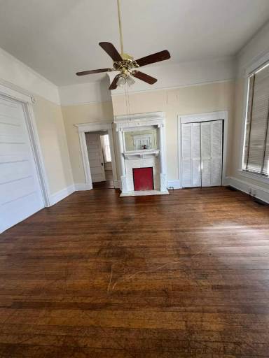 Main picture of 233 College St