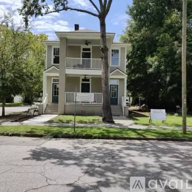 Main picture of 907 E Waldburg St