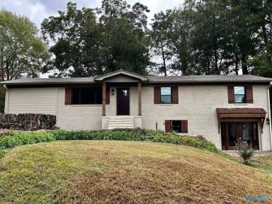 Main picture of 4905 Lee St