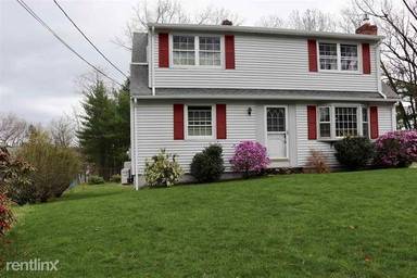 Main picture of 1 Fountain Ln