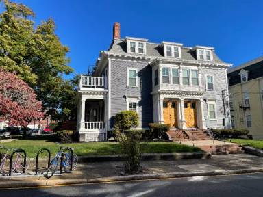 Main picture of 182 Waterman St