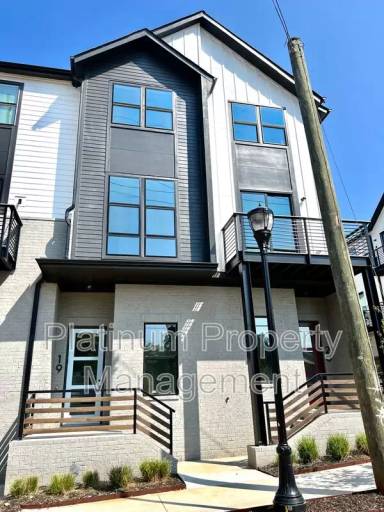 Main picture of 1350 May Ave SE