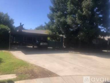 Main picture of 33 Santos Way