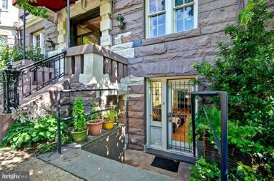 Main picture of 1915 Calvert St NW