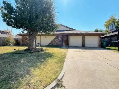 Main picture of 8408 NW 90th St