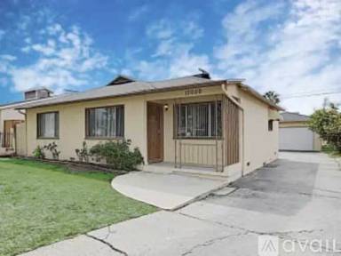 Main picture of 12000 Lorne St