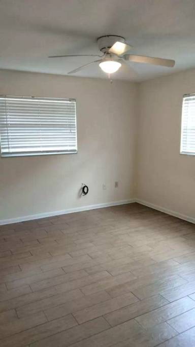 Main picture of 122 W Hancock St