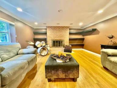 Main picture of 6 Hunting Ridge Rd