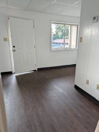 Main picture of 104 N Holland St