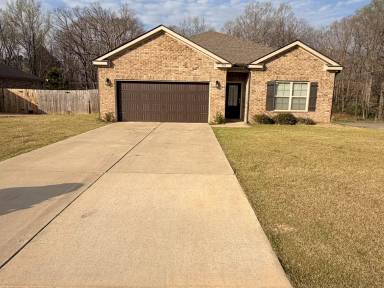 Main picture of 450 Lilly Dr