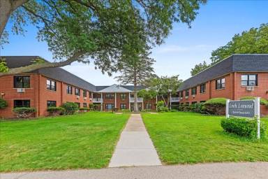 Main picture of 300 W Maple Ave