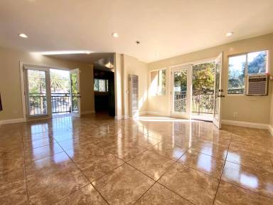 Main picture of 943 Sanborn Ave