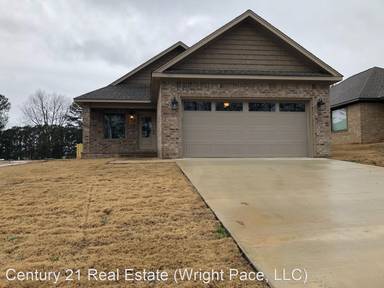 Main picture of 303 Wolf Den Dr