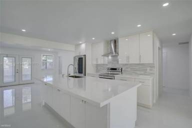 Main picture of 1801 N 54th Ave
