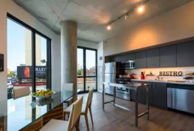 Main picture of 1621 W Division St