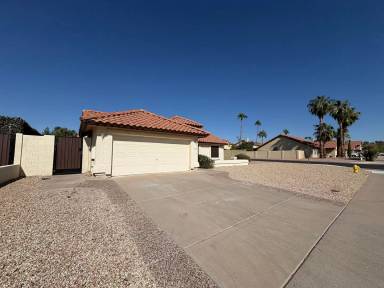 Main picture of 5762 E Fairfield St