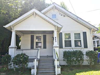 Main picture of 827 W 41st St