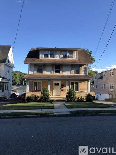 Main picture of 70 Elm Rd