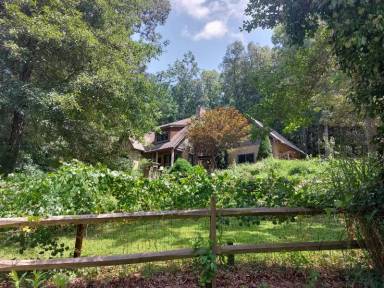 Main picture of 33 Hoyt Rd