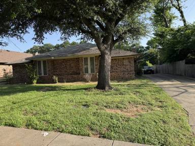 Main picture of 901 Bluebird Dr