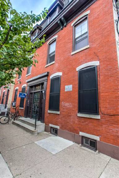 Main picture of 3948 Pine St