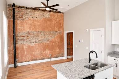 Main picture of 128 N Water Ave